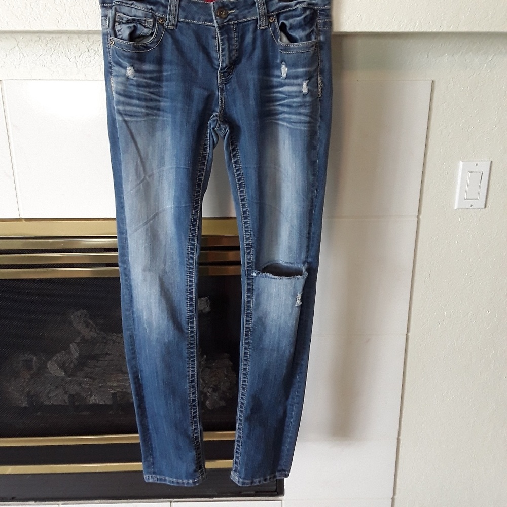 First Kiss Distressed jeans